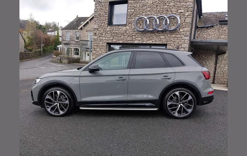Begagnad Audi Q5 Advanced 200 HK (147 kW) 2021 Grå SUV