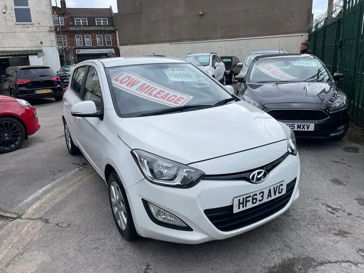 Used Hyundai i20 Active 86 HP (63 kW) 2013 White Hatchback