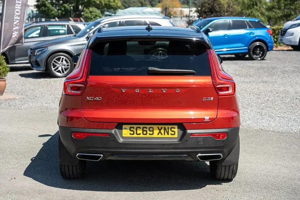 Used Volvo XC40 R-Design 150 HP (110 kW) 2019 Red SUV