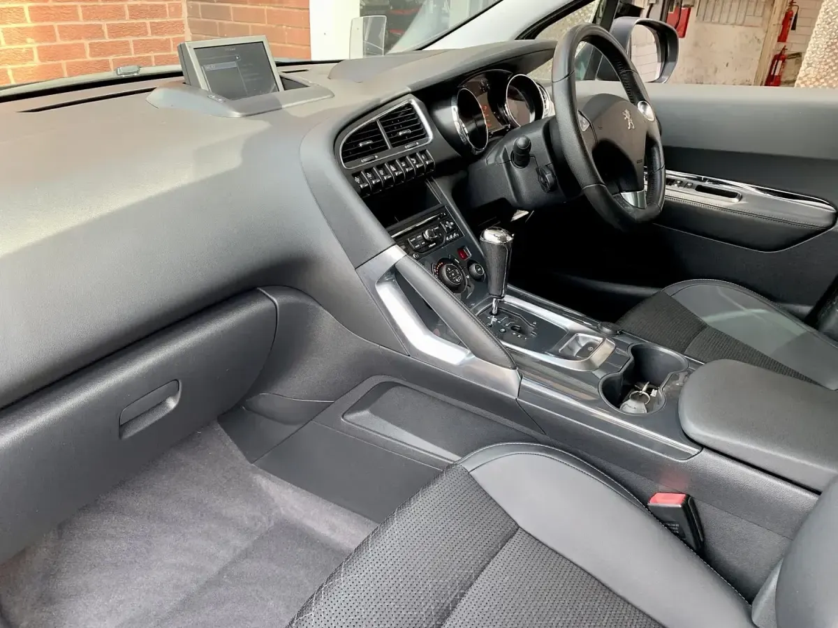 Used Peugeot 3008 Allure 118 HP (86 kW) 2015 Grey Estate
