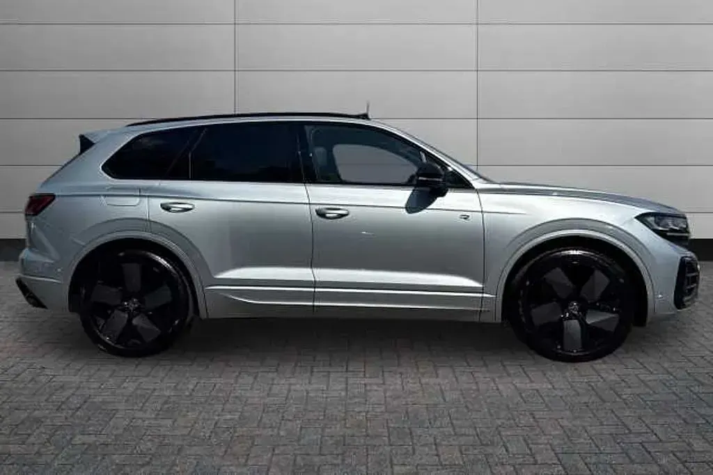 Usado VW Touareg Black Edition 286 HP (210 kW) 2025 Prateado SUV