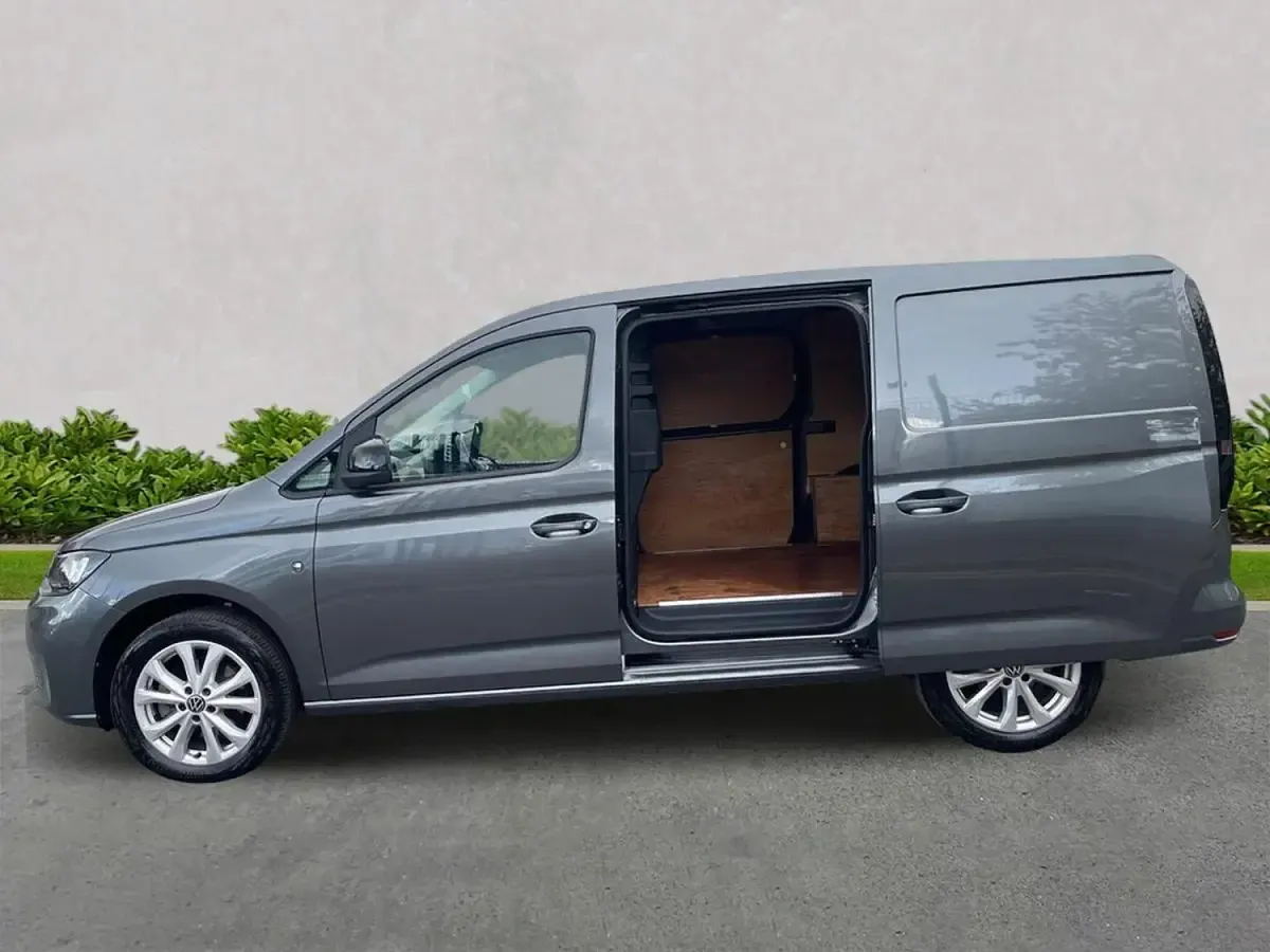 Usado VW Caddy Pro 102 HP (75 kW) 2024 Cinzento Monovolume