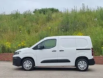 Used Peugeot Partner 131 HP (96 kW) 2022 White MPV