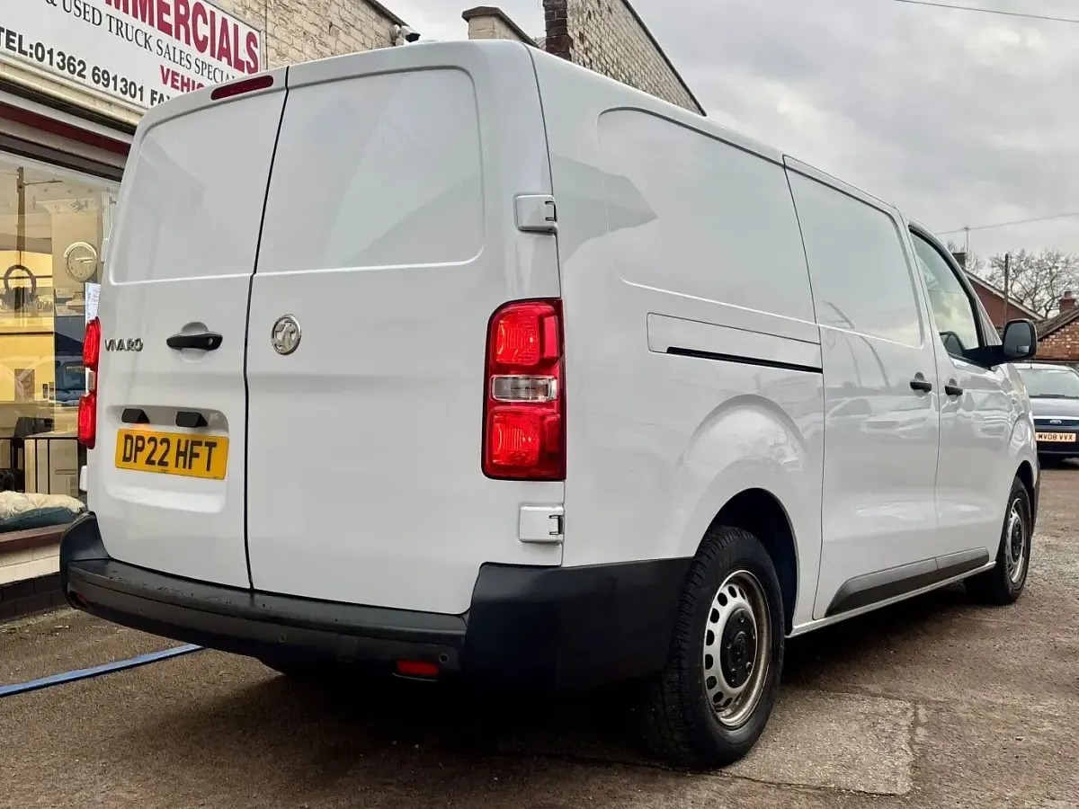 Used Vauxhall Vivaro 100 HP (73 kW) 2022 White MPV