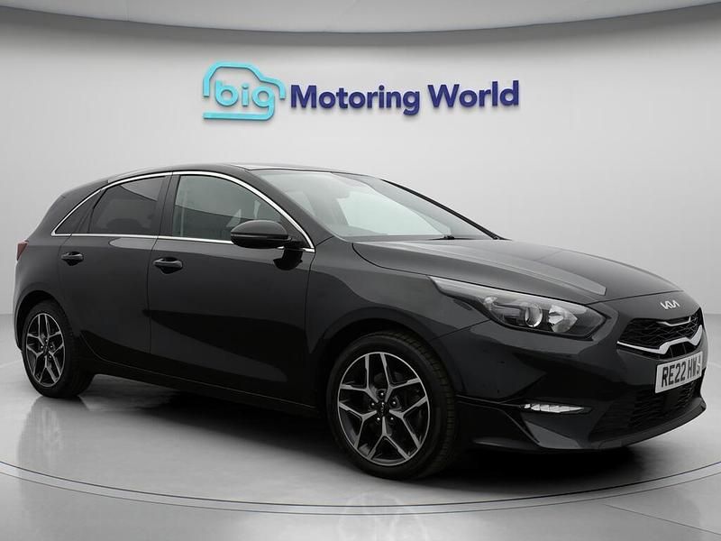 Black Used 2022 Kia Ceed 3 Hatchback | £13,500 (Good price) - Image 1/4