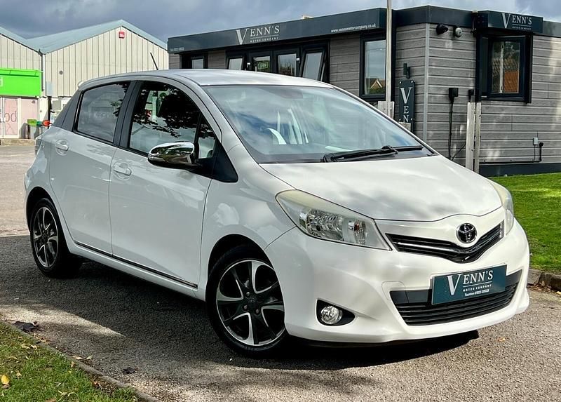White Used 2013 Toyota Yaris Trend Hatchback | £6,495 (Fair price) - Image 1/4