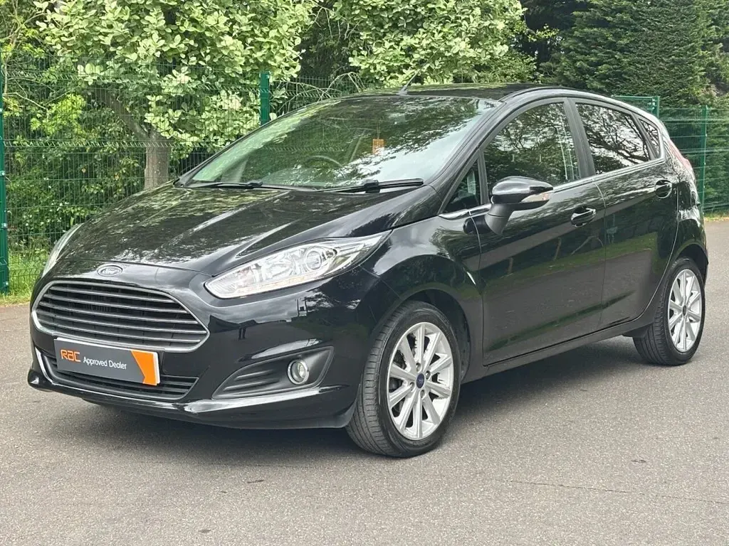 Used Ford Fiesta Titanium 100 HP (73 kW) 2015 Black Hatchback