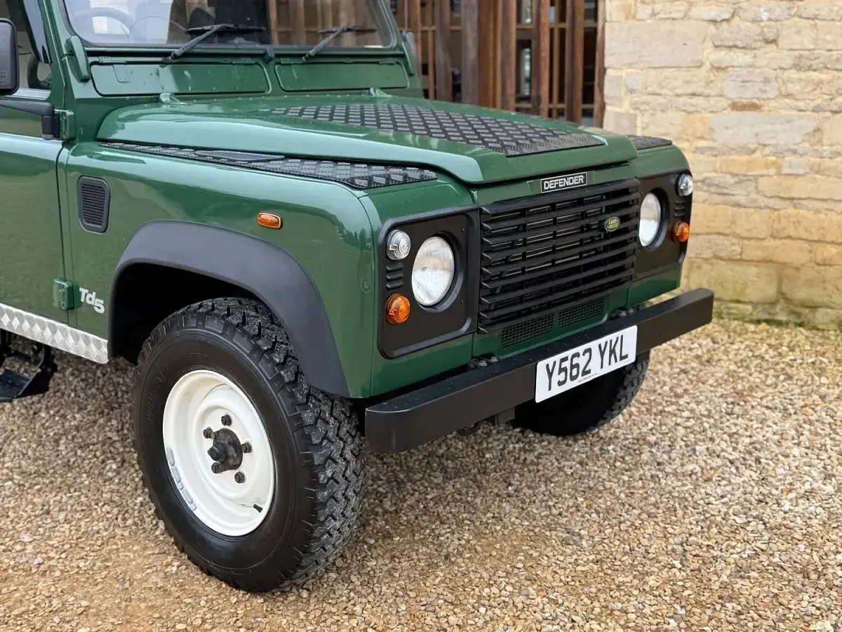 Used Land Rover Defender 90 HP (66 kW) 2001 Green