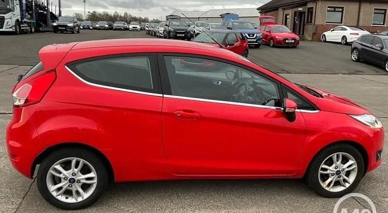 Used Ford Fiesta Zetec 82 HP (60 kW) 2017 Red Hatchback