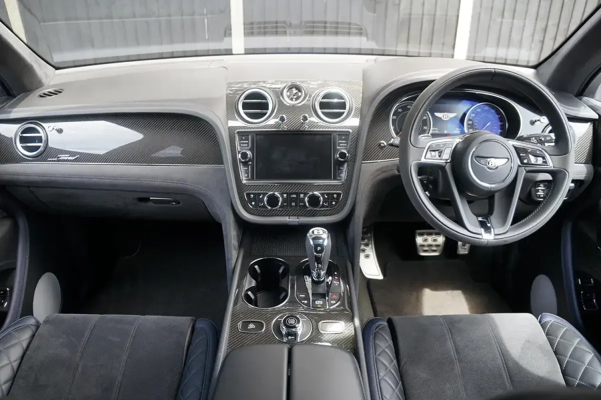 Used Bentley Bentayga 625 HP (459 kW) 2019 Blue SUV