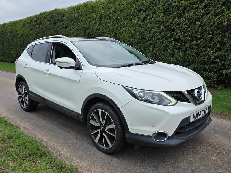 Used Nissan Qashqai Tekna 2014 White SUV