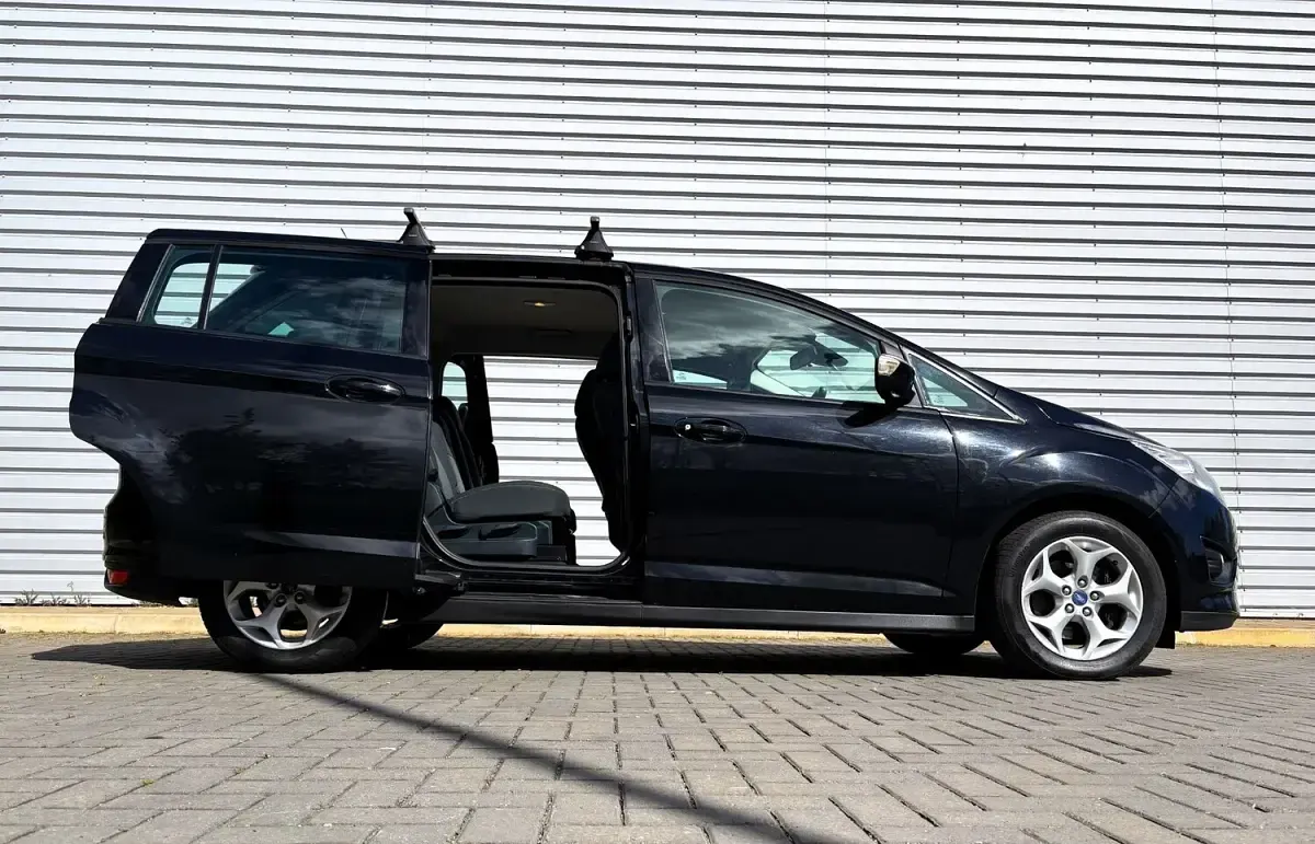 Used Ford Grand C-Max Zetec 115 HP (84 kW) 2013 Black MPV