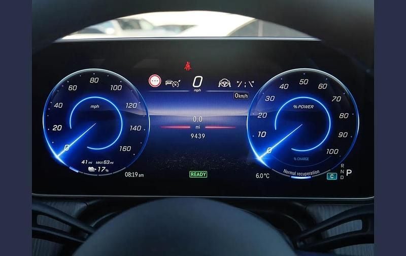 Usado Mercedes EQE350 AMG line 214 kW (292 HP) 2025 Cinzento Sedan