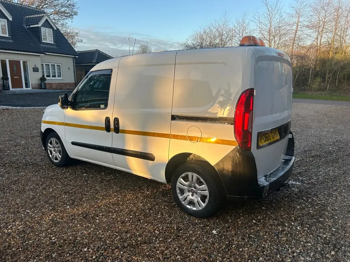 Used Fiat Doblò 95 HP (69 kW) 2018 White MPV
