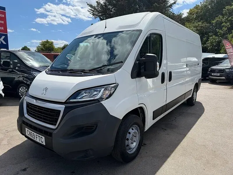 Used Peugeot Boxer 140 HP (102 kW) 2019 White Van