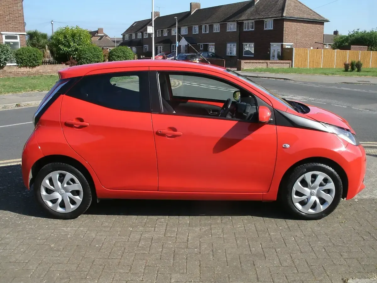 Used Toyota Aygo X-play 69 HP (50 kW) 2017 Red Hatchback