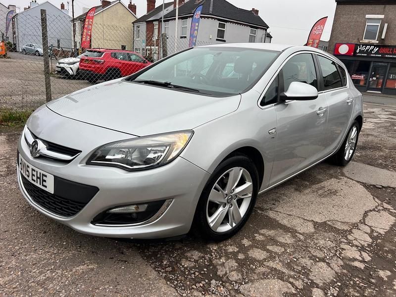 Used Vauxhall Astra SRi 165 HP (121 kW) 2015 Silver Hatchback