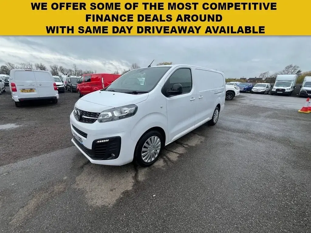 Usado Vauxhall Vivaro S 145 HP (106 kW) 2023 Branco Monovolume