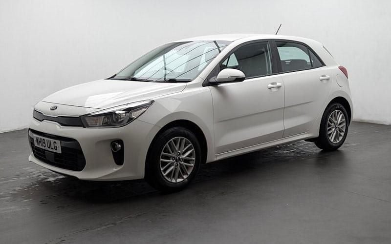 Used Kia Rio 99 HP (72 kW) 2019 White Hatchback