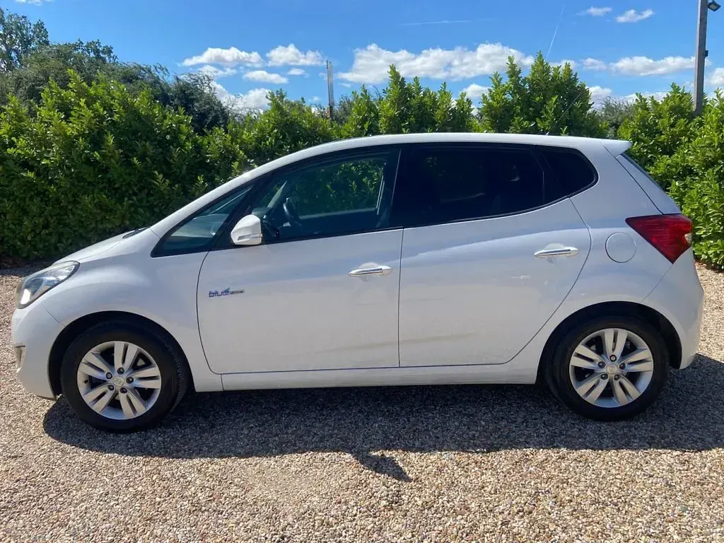 Used Hyundai ix20 Style 2011 White Hatchback