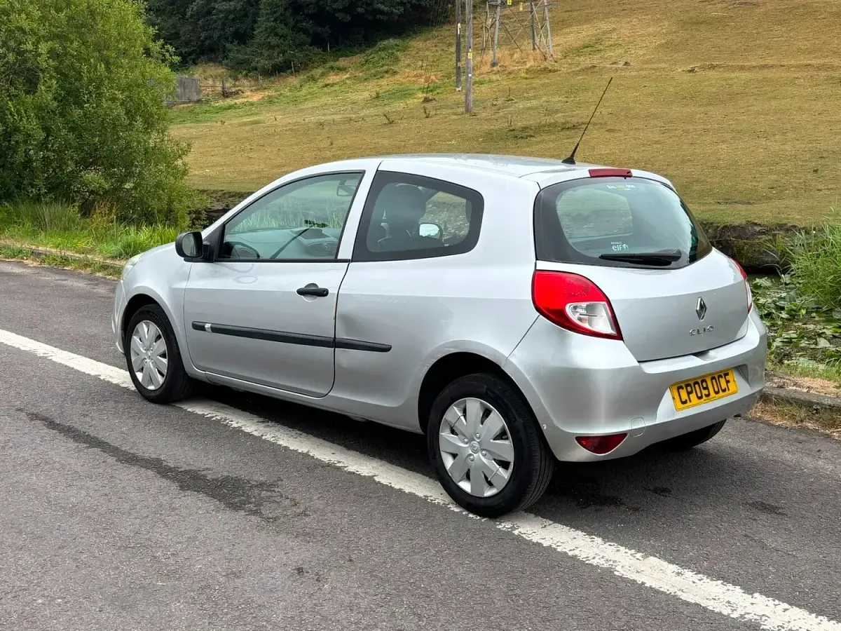 Used Renault Clio Extreme 2009 Silver Hatchback