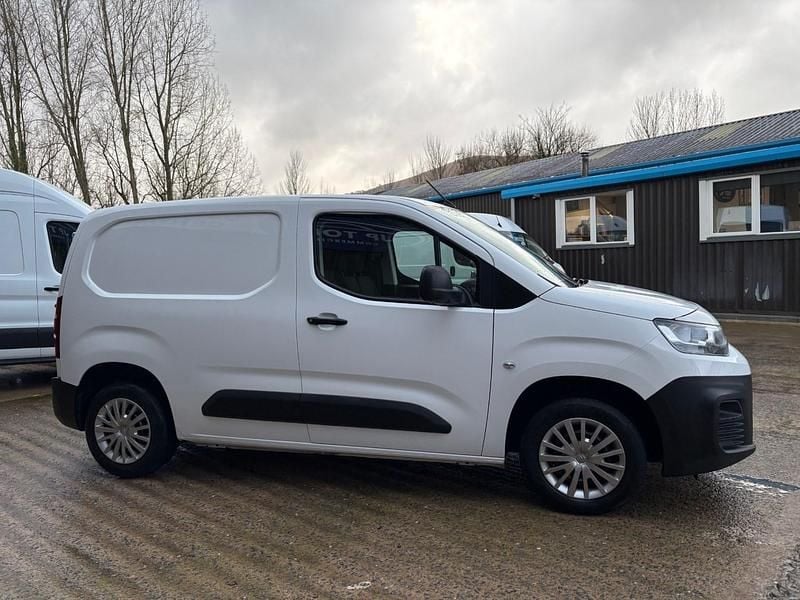 Used Citroën Berlingo 75 HP (55 kW) 2021 White MPV