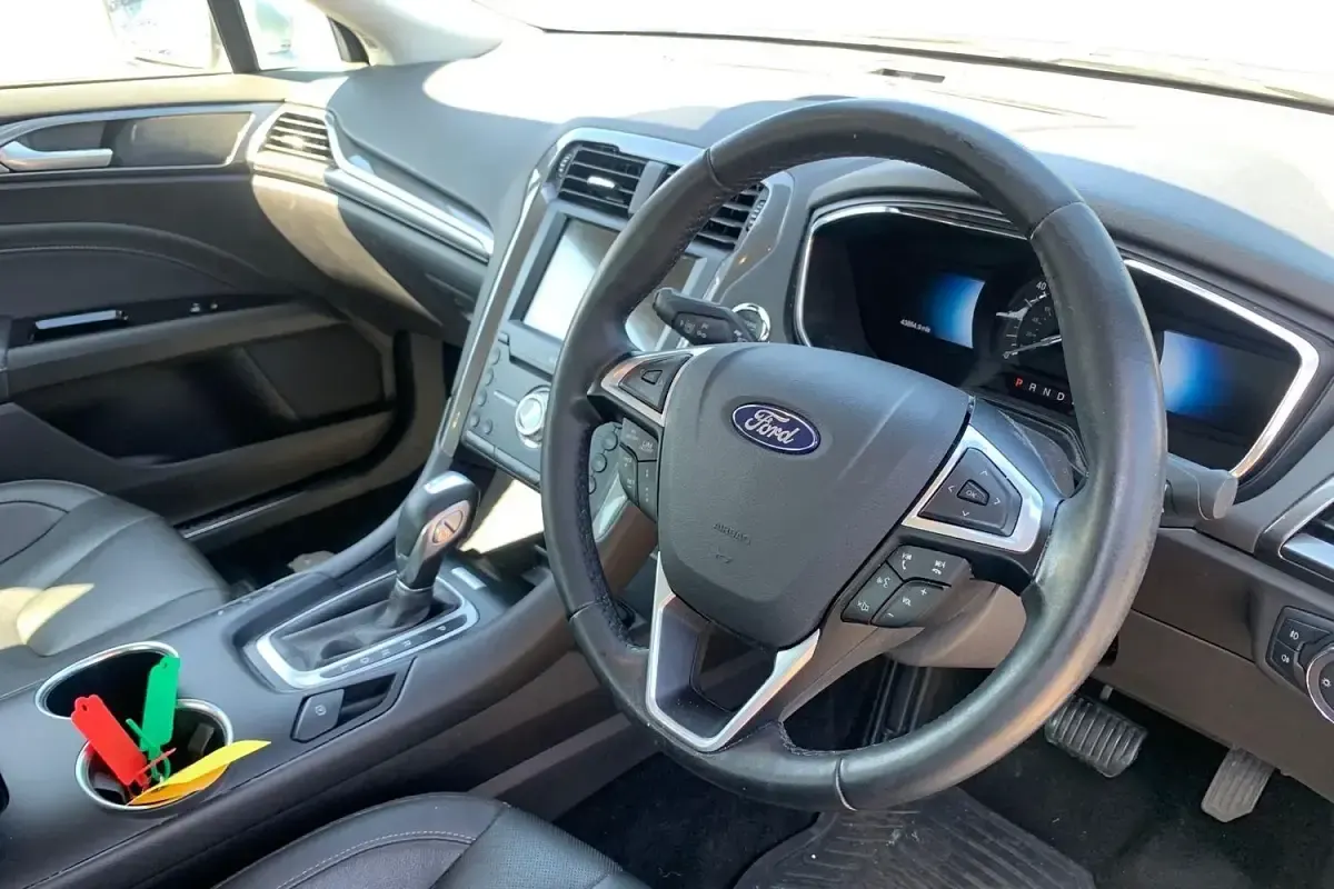 Begagnad Ford Mondeo Titanium 187 HK (137 kW) 2019 Silver Sedan