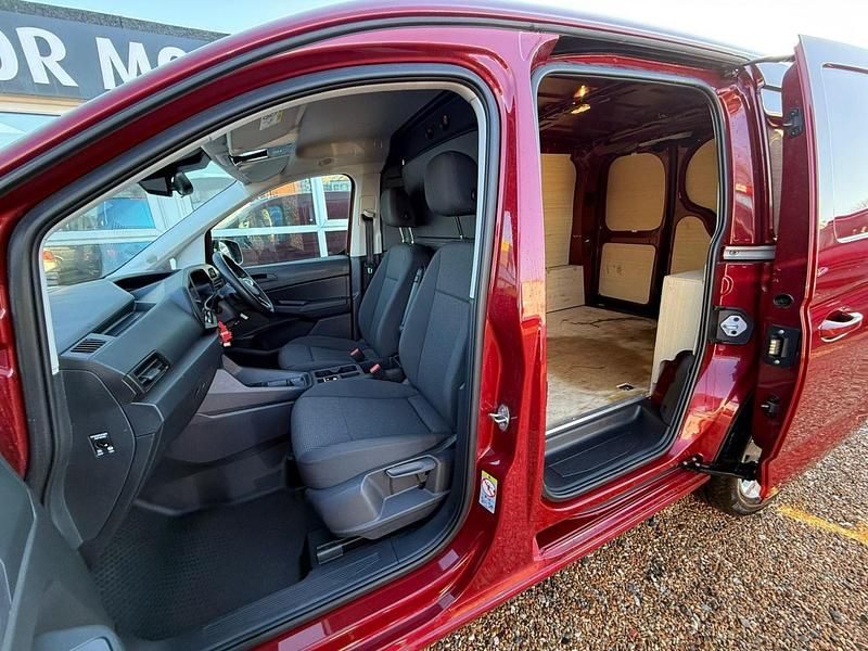 Used VW Caddy Pro 122 HP (89 kW) 2024 Red MPV
