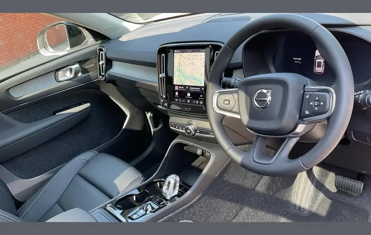 New Volvo XC40 Ultra 161 HP (118 kW) 2026 White SUV
