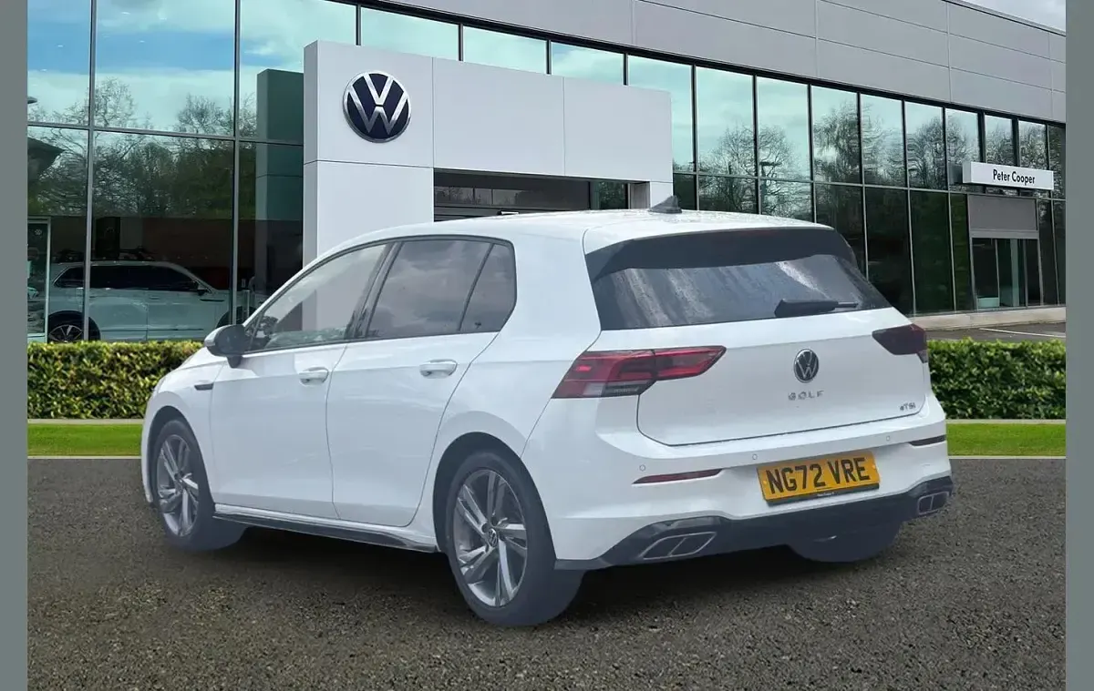 Used VW Golf VIII R-line 147 HP (108 kW) 2023 White Hatchback