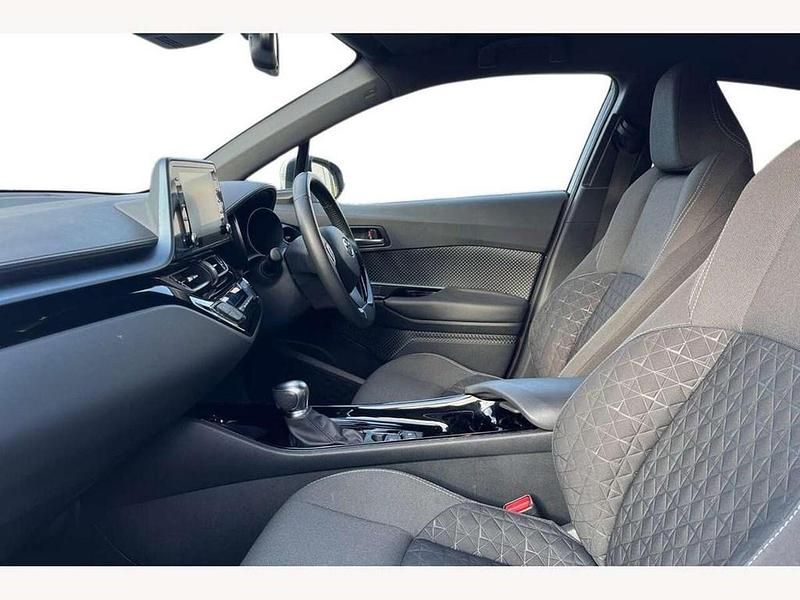 Used Toyota C-HR Design 122 HP (89 kW) 2022 White SUV