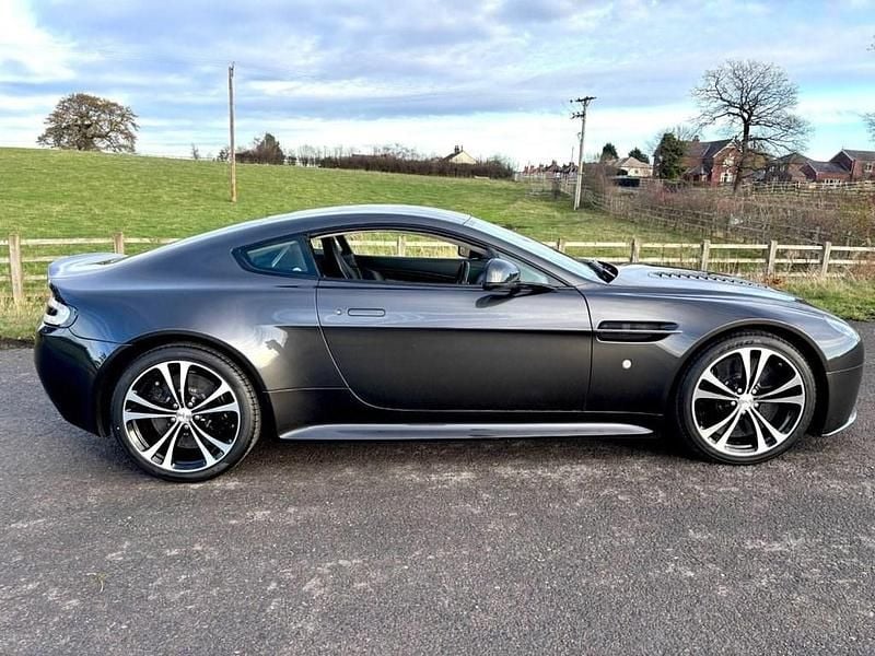 Used Aston Martin V12 Vantage 565 HP (415 kW) 2014 Grey Coupe