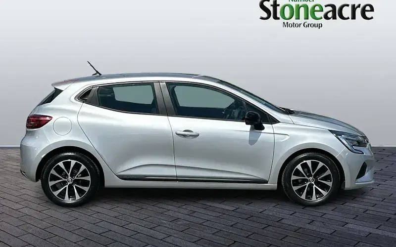 Used Renault Clio Evolution 90 HP (66 kW) 2023 Silver Hatchback