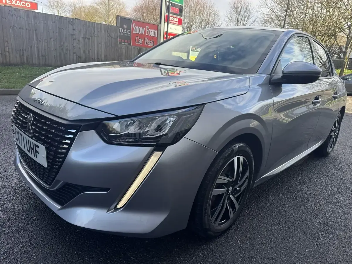 Używany Peugeot 208 Allure 75 KM (55 kW) 2021 Szary Hatchback