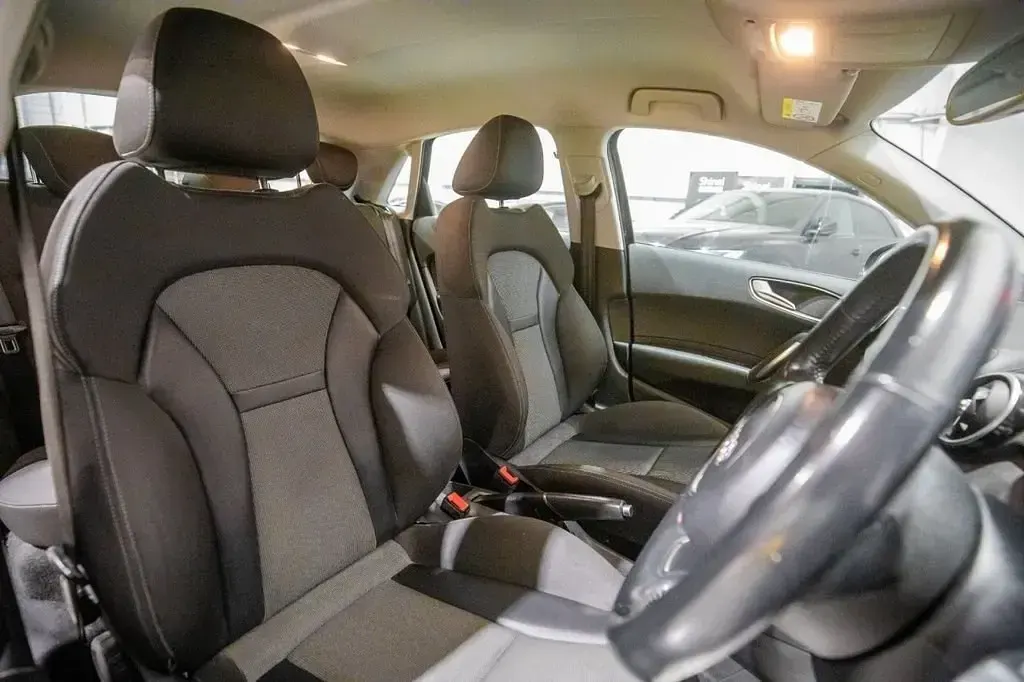 Usado Audi A1 Sportback Sport 95 CV (69 kW) 2018 Negro Utilitario