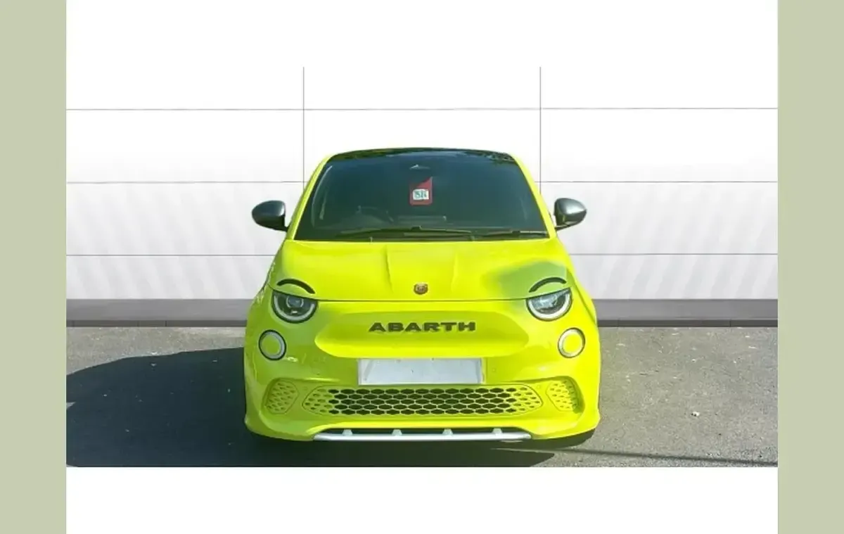Używany Abarth 500e Scorpionissima 112 kW (153 KM) 2024 Zielony Hatchback