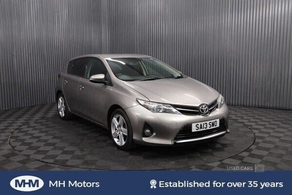 Bronze Used 2013 Toyota Auris Sport Hatchback | £5,495 (Good price) - Image 1/4