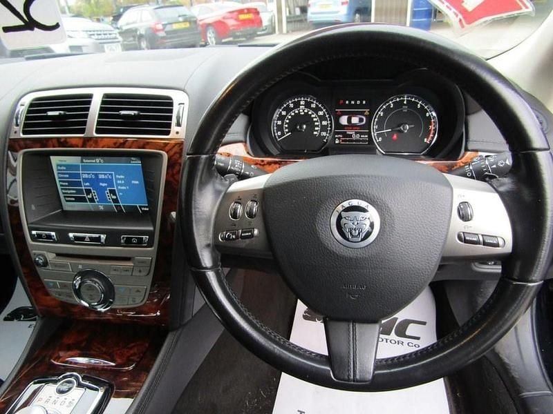 Używany Jaguar XK 387 KM (284 kW) 2011 Czarny Coupe