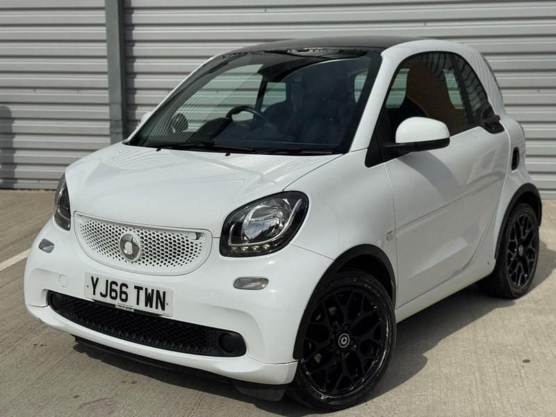 White Used 2016 Smart ForTwo Coupé Coupe | £3,890 (Fair price) - Image 1/4