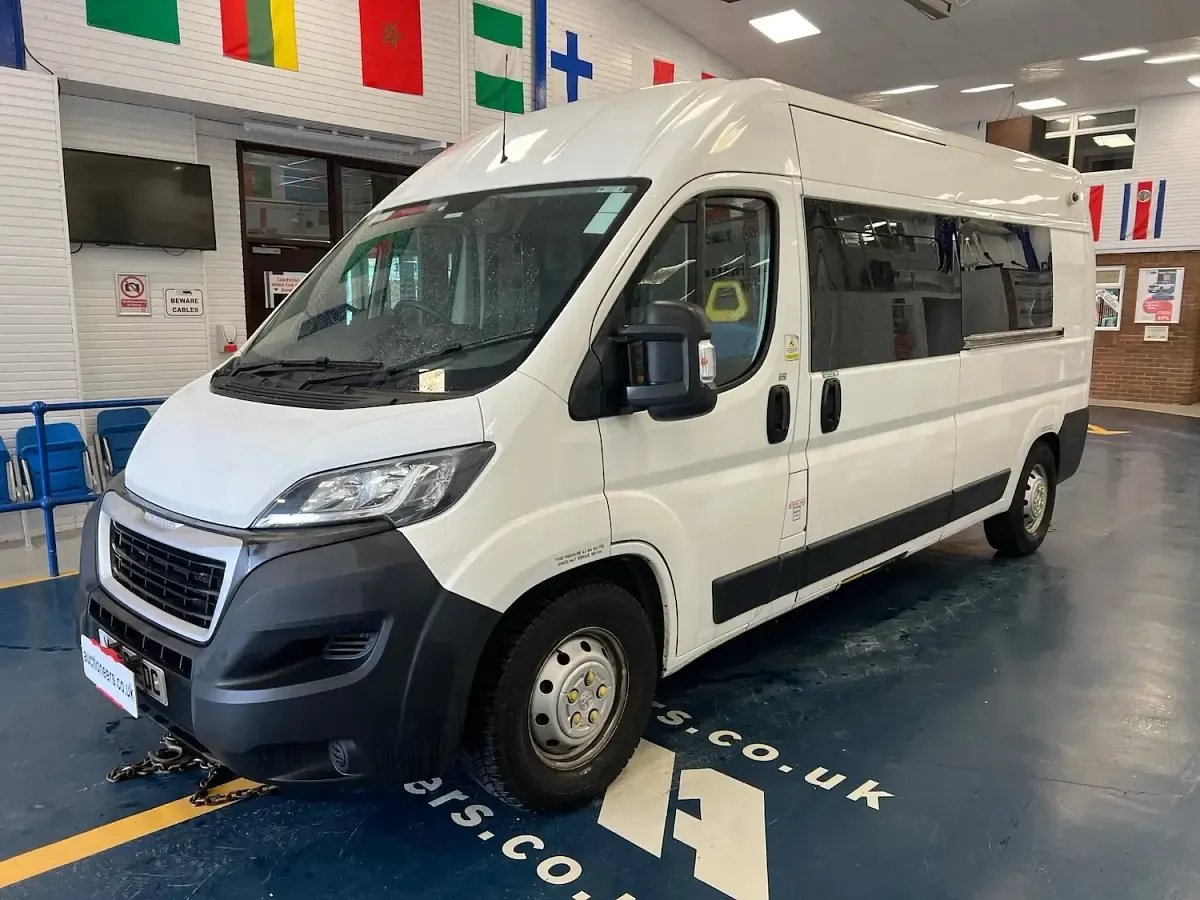 Used Peugeot Boxer 130 HP (95 kW) 2019 White Van
