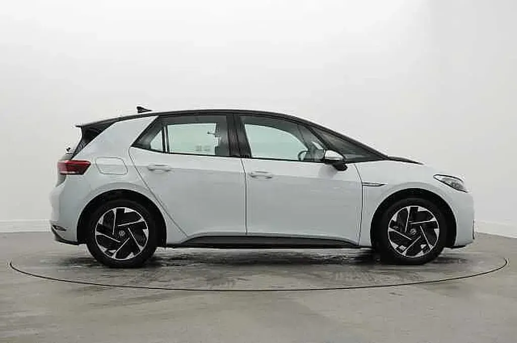 Used VW ID.3 Pro Performance 150 kW (204 HP) 2021 White Hatchback