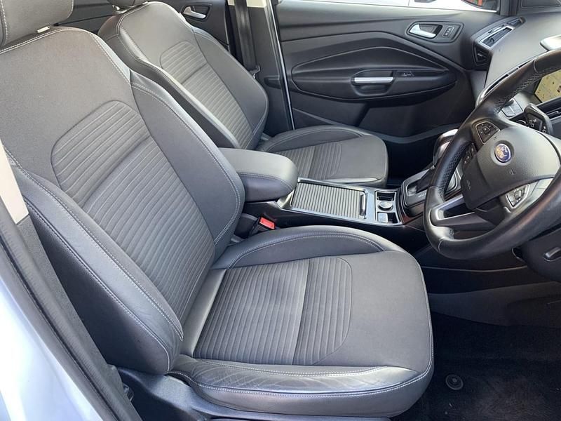 Used Ford Kuga Titanium 180 HP (132 kW) 2018 White SUV