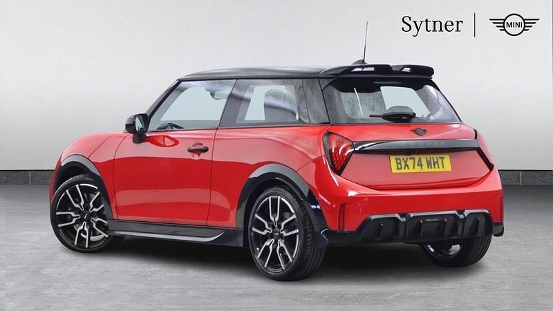 Used Mini Cooper Hatch 154 HP (113 kW) 2024 Red Hatchback