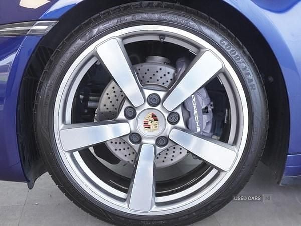 Begagnad Porsche 911 385 HK (283 kW) 2023 Blå Sportkupé