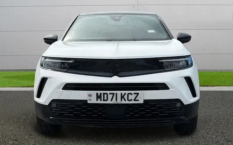 Used Vauxhall Mokka SRi 131 HP (96 kW) 2022 White SUV