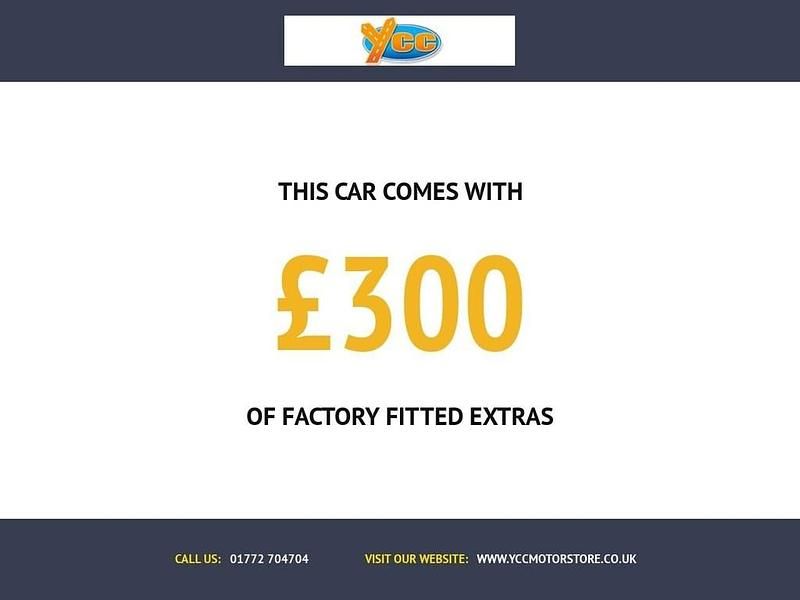 Red Used 2015 Fiat 500 Lounge Hatchback | £4,395 (Good price) - Image 1/2