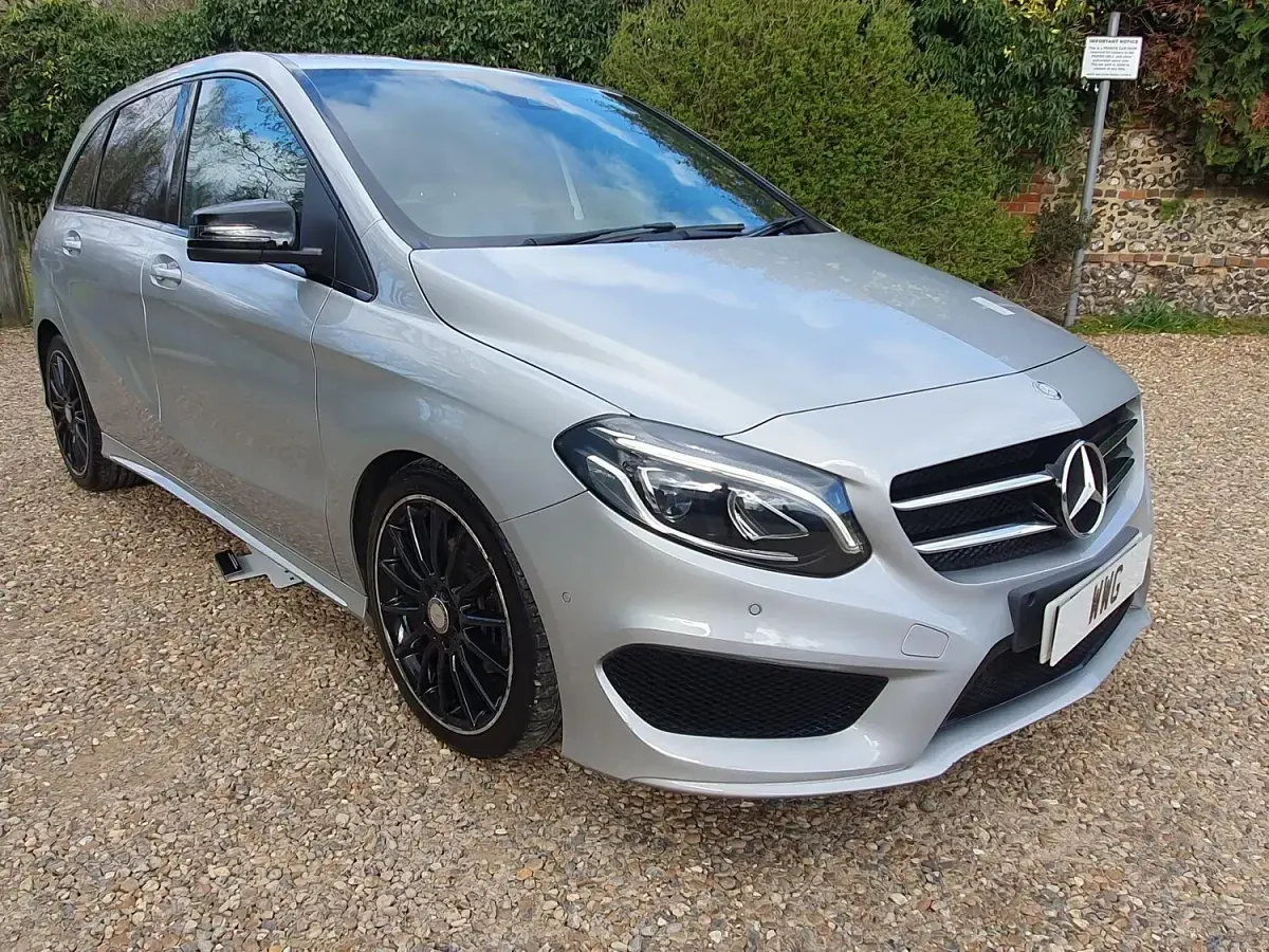 Used Mercedes B180 AMG line 109 HP (80 kW) 2015 Silver Hatchback