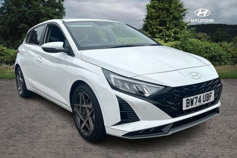 White Used 2025 Hyundai i20 Premium Hatchback | £17,900 (A bit pricey) - Image 1/4