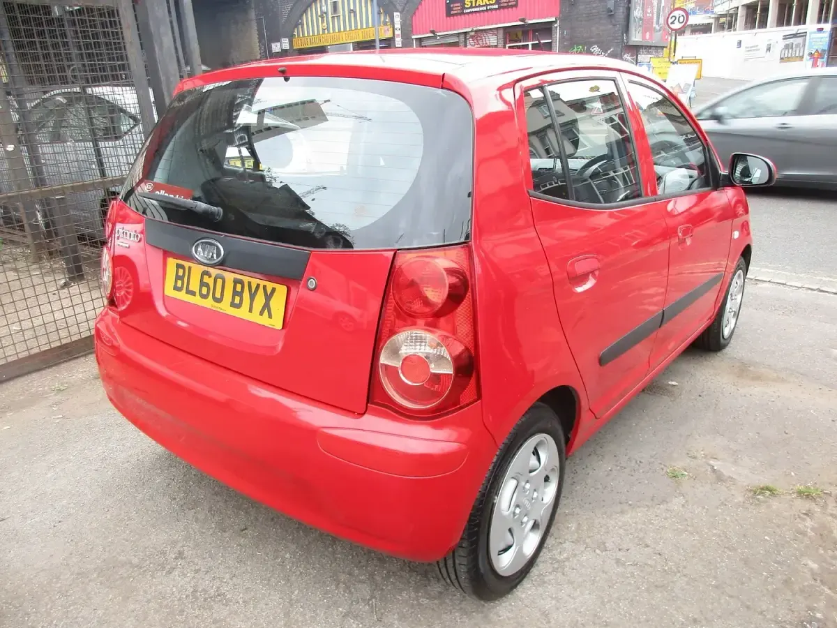 Used Kia Picanto 60 HP (44 kW) 2011 Red Hatchback