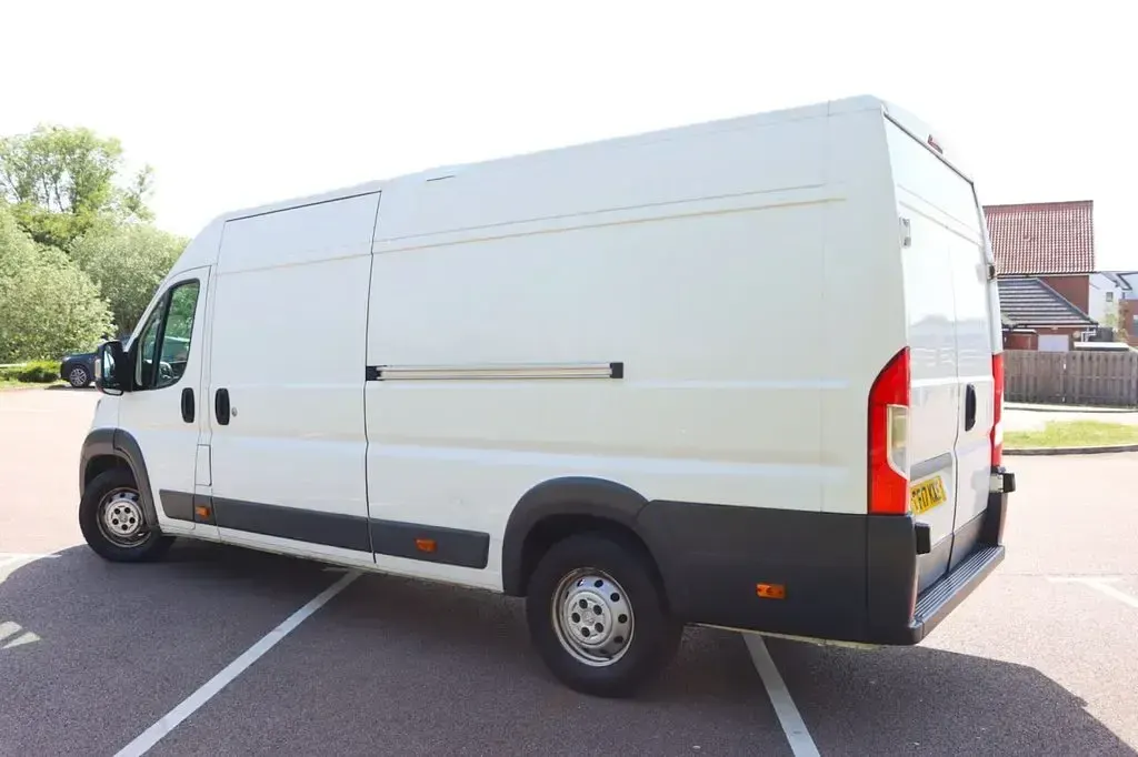 Used Peugeot Boxer 130 HP (95 kW) 2017 White Van